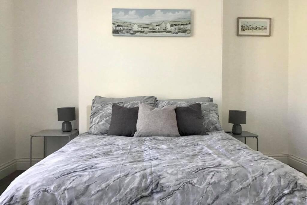 Large 5 Bed 3 Bath House 300 Meters From Beach And Restaurants New Quay Εξωτερικό φωτογραφία